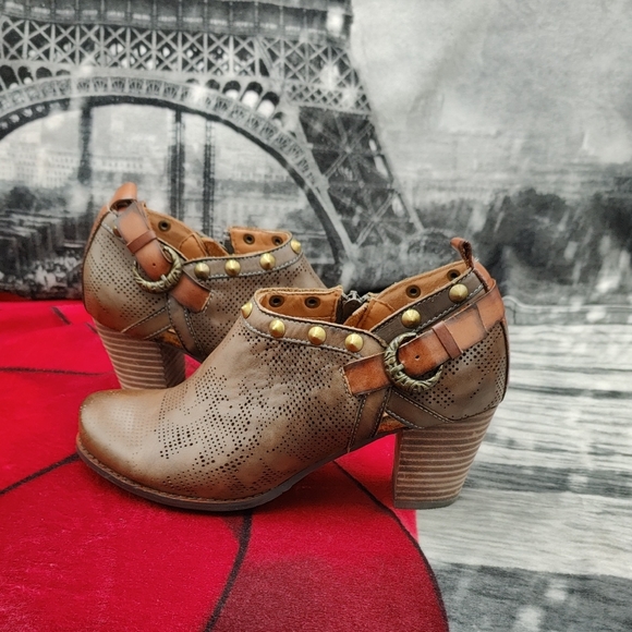 L'Artiste Shoes - L' Artiste by Spring Step Kacie Ankle Booties 6.5-7